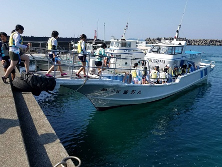 船で島へ出発