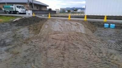 トラック進入路