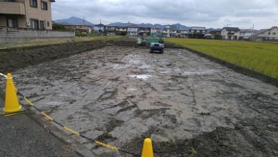 上土の取り除き作業
