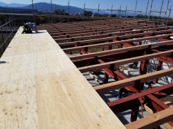 鉄骨構造住宅の屋根作業