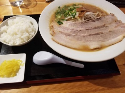 昼ごはんにラーメン屋へ行きました！