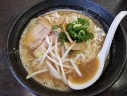 徳島ブラックラーメン！