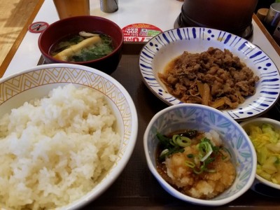 今日の昼ごはんはすき家