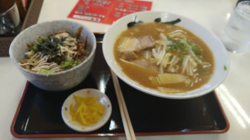 昼ごはんに『三八』ラーメン！