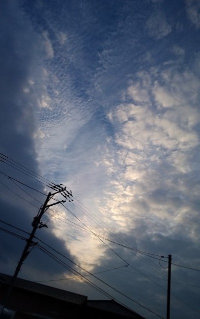 天気予報は晴れなのに雨がぽつぽつ