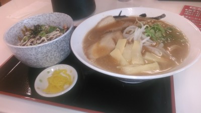 昼ごはんに暖かいラーメン