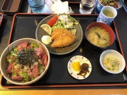 昼ご飯に『海鮮丼』