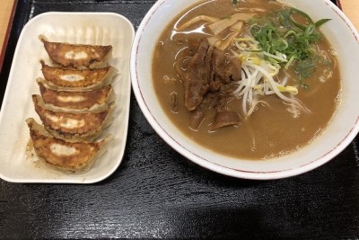 昼ご飯に温かいラーメンを食べました